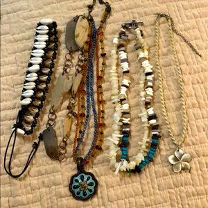 🌺 5 Hawaiian necklaces🌺